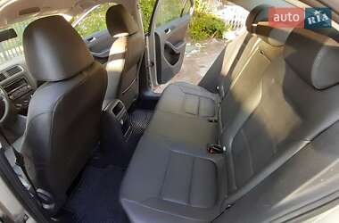 Седан Volkswagen Jetta 2012 в 