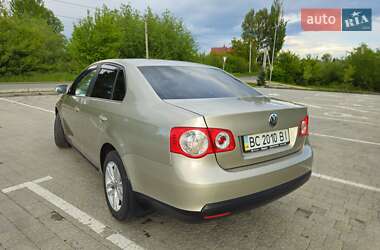 Седан Volkswagen Jetta 2008 в 
