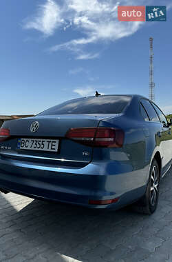 Седан Volkswagen Jetta 2016 в 
