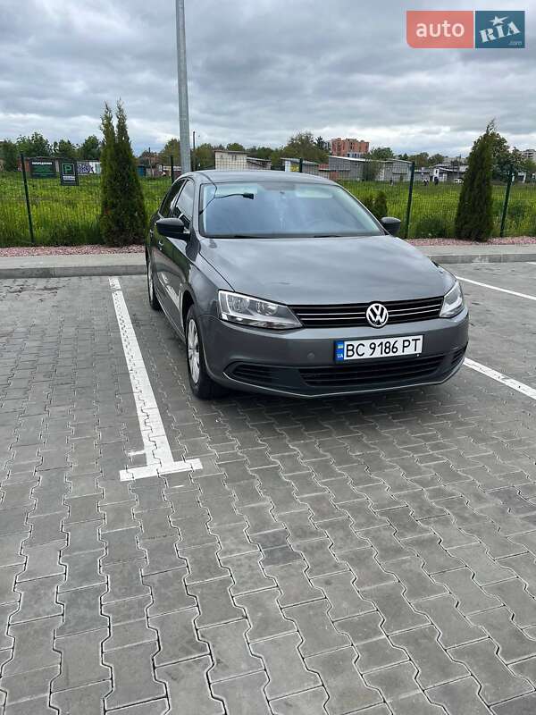 Седан Volkswagen Jetta 2012 в 