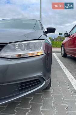 Седан Volkswagen Jetta 2012 в 