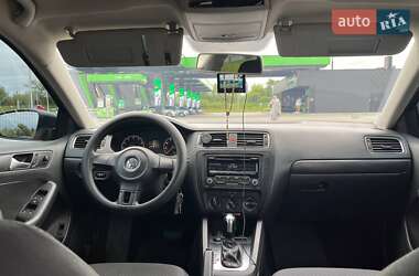 Седан Volkswagen Jetta 2012 в 