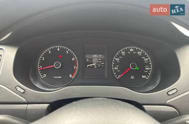 Седан Volkswagen Jetta 2012 в 