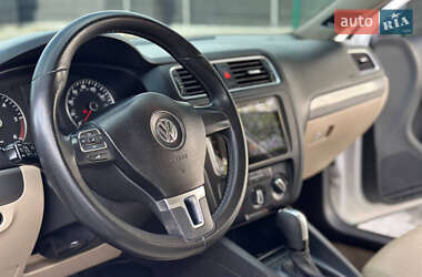 Седан Volkswagen Jetta 2012 в 