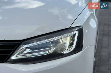 Седан Volkswagen Jetta 2012 в 