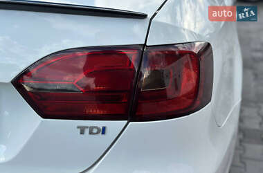 Седан Volkswagen Jetta 2012 в 