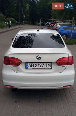 Седан Volkswagen Jetta 2012 в 