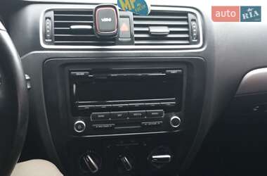 Седан Volkswagen Jetta 2012 в 