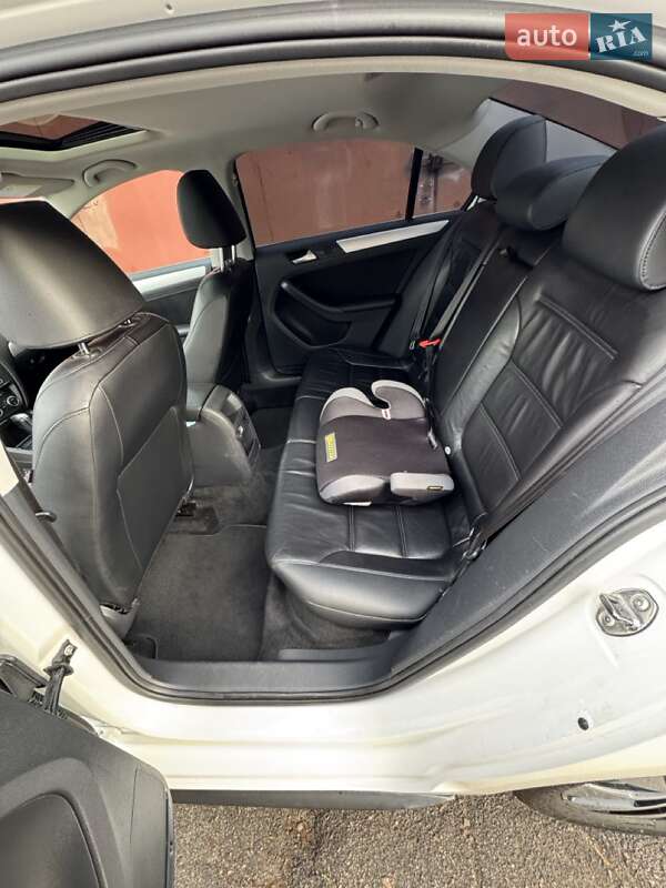 Седан Volkswagen Jetta 2013 в Киеве