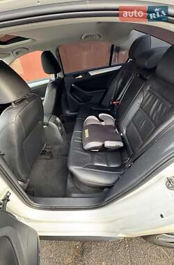 Седан Volkswagen Jetta 2013 в 