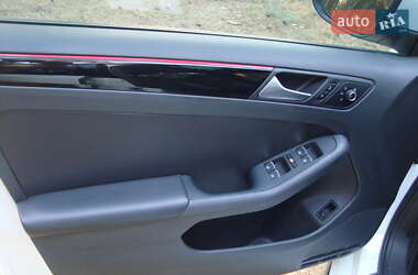 Седан Volkswagen Jetta 2016 в 