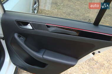 Седан Volkswagen Jetta 2016 в 