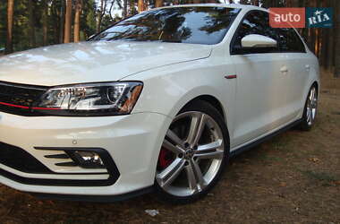 Седан Volkswagen Jetta 2016 в 