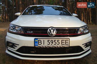 Седан Volkswagen Jetta 2016 в 