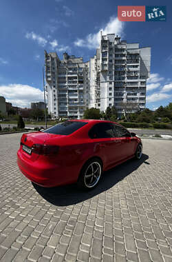 Седан Volkswagen Jetta 2012 в 