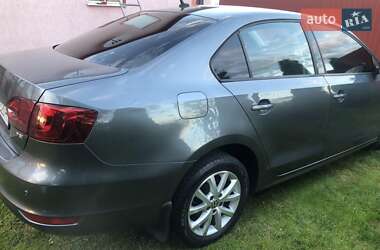 Седан Volkswagen Jetta 2012 в 