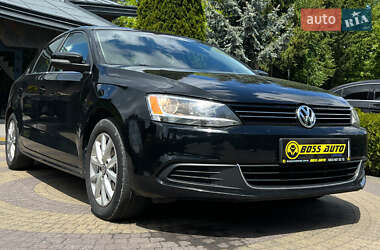 Седан Volkswagen Jetta 2013 в Львове