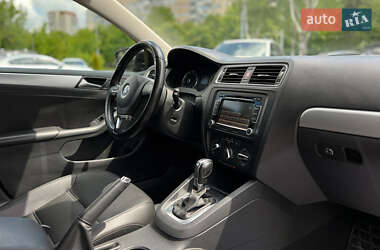 Седан Volkswagen Jetta 2013 в 