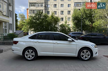 Седан Volkswagen Jetta 2018 в 