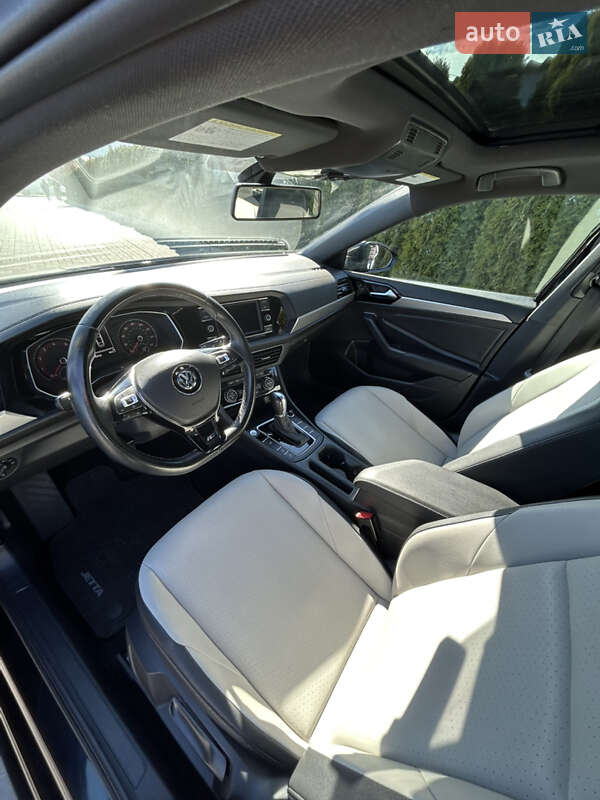 Седан Volkswagen Jetta 2019 в Черкасах