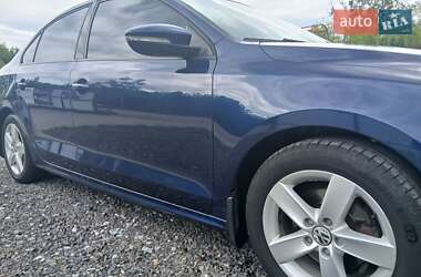 Седан Volkswagen Jetta 2012 в 
