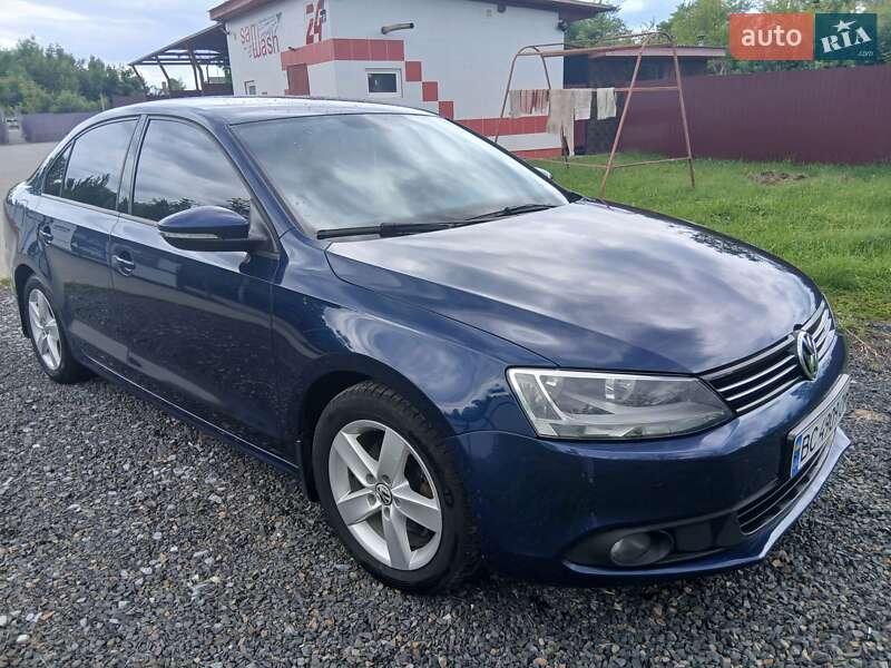 Седан Volkswagen Jetta 2012 в 
