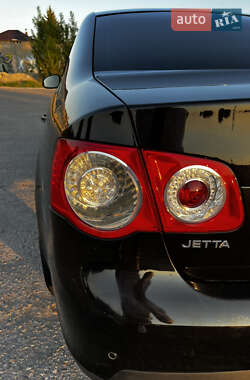 Седан Volkswagen Jetta 2009 в 