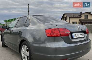 Седан Volkswagen Jetta 2012 в 