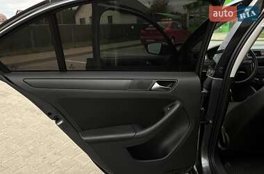 Седан Volkswagen Jetta 2012 в 