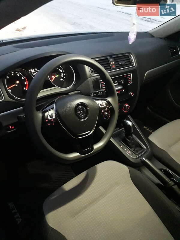 Седан Volkswagen Jetta 2016 в Чернигове