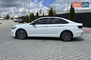 Седан Volkswagen Jetta 2018 в 