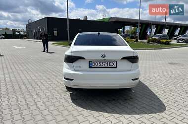 Седан Volkswagen Jetta 2018 в 