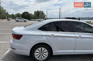 Седан Volkswagen Jetta 2018 в 