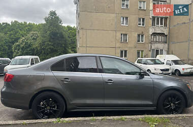 Седан Volkswagen Jetta 2012 в 