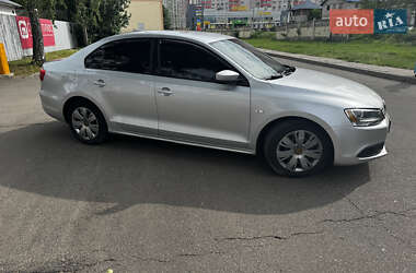 Седан Volkswagen Jetta 2013 в 