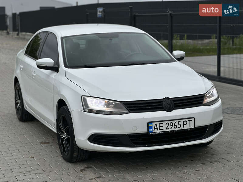 Седан Volkswagen Jetta 2014 в Ивано-Франковске