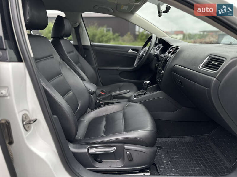 Седан Volkswagen Jetta 2014 в Ивано-Франковске