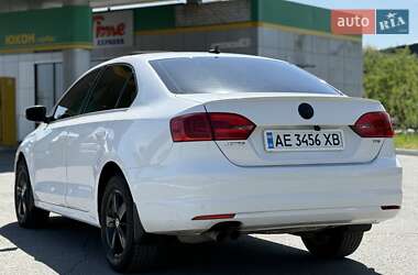 Седан Volkswagen Jetta 2012 в 