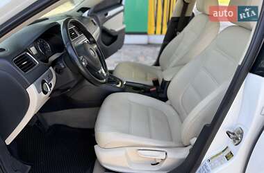 Седан Volkswagen Jetta 2012 в 
