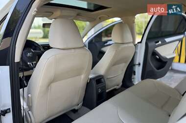 Седан Volkswagen Jetta 2012 в 