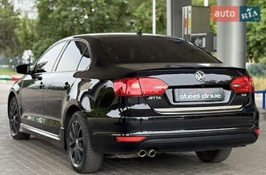Седан Volkswagen Jetta 2012 в 