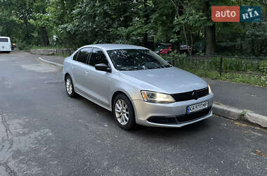 Седан Volkswagen Jetta 2010 в 