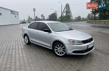 Седан Volkswagen Jetta 2010 в 