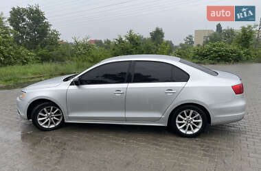 Седан Volkswagen Jetta 2010 в 