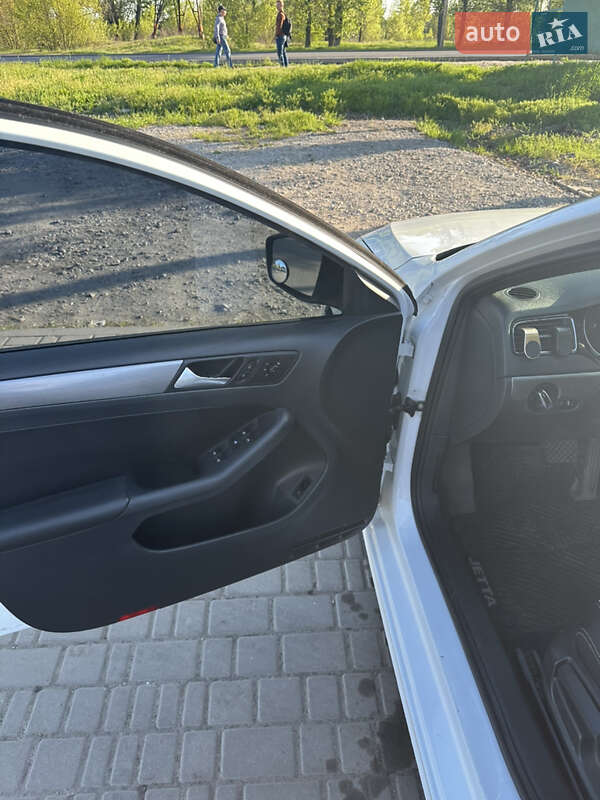 Седан Volkswagen Jetta 2015 в Павлограді