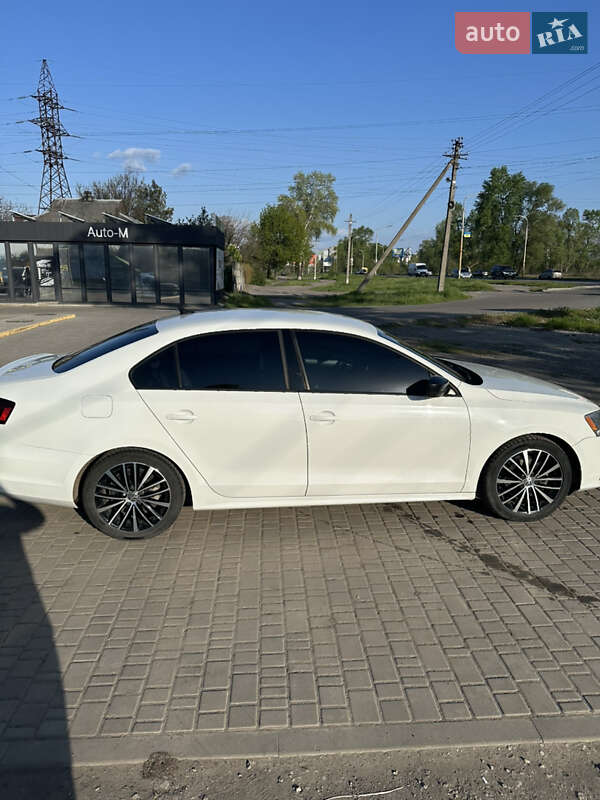 Седан Volkswagen Jetta 2015 в Павлограді
