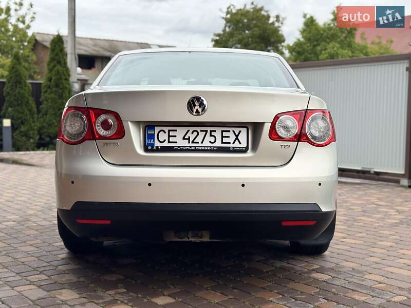 Седан Volkswagen Jetta 2010 в Черновцах