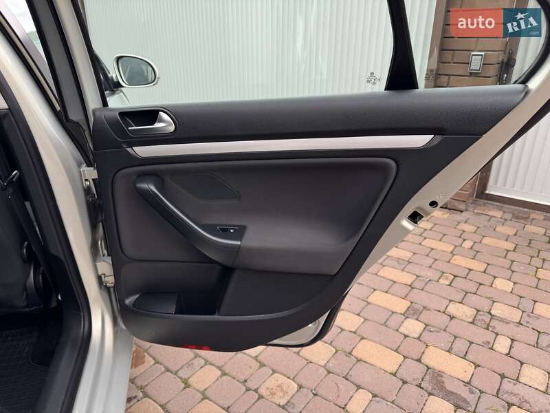 Седан Volkswagen Jetta 2010 в Черновцах