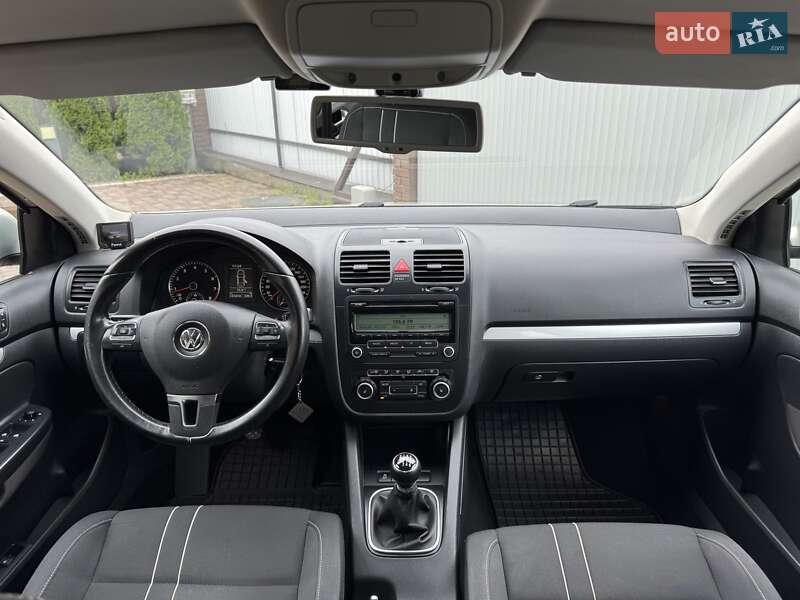 Седан Volkswagen Jetta 2010 в Черновцах