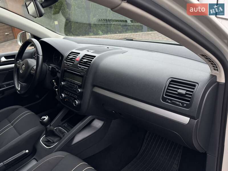 Седан Volkswagen Jetta 2010 в Черновцах